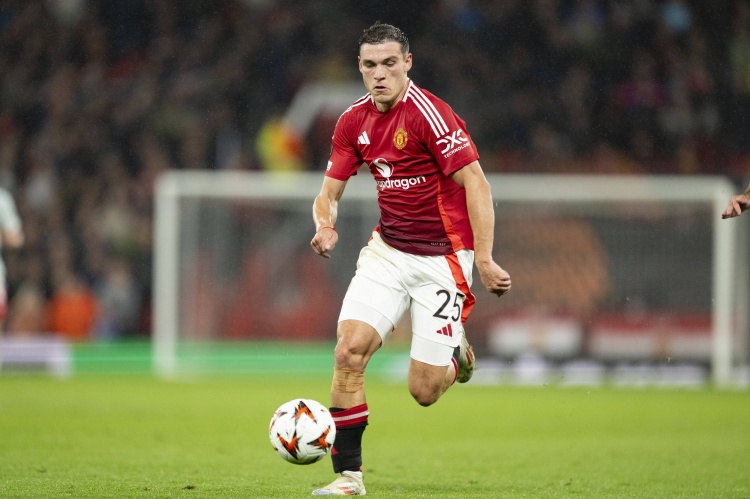 ky sports-邮报：阿贾克斯关注曼联中场乌加特，但尚未提出正式报价